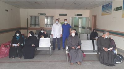 بينهم طبيب.. خروج وتعافي 4 مصابين بكورونا بمستشفى عزل قفط
