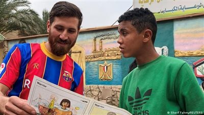 ميسي الغلابة.. شاب بالشرقية ينشر البهجة بين الأطفال الأيتام (صور) 