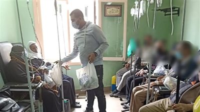 بمناسبة عيد الأم.. توزيع هدايا على مرضى الأورام بمستشفى جمال عبد الناصر بالإسكندرية (صور)