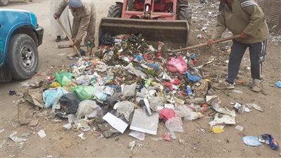 لتيسير الحركة المرورية.. رفع 350 طن قمامة وأتربة في حملة نظافة بمركز إطسا في الفيوم 