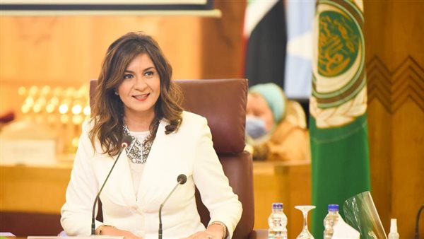 وزيرة الهجرة نبيلة