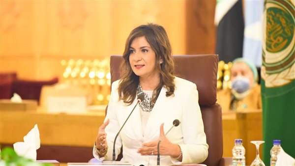 وزيرة الهجرة نبيلة