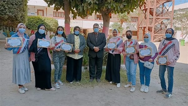 طالبات مدرسة الثانوية