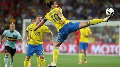 إبراهيموفيتش يقود تشكيل السويد أمام جورجيا