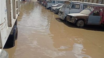 غرق منطقة مستشفى ناصر بشبرا بسبب الصرف الصحي.. ورئيس الحي: جارٍ الإصلاح (صور)