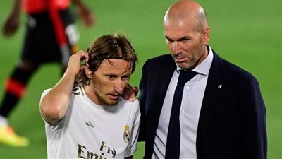 القلق يسيطر على زيدان بشأن لاعبي وسط ريال مدريد