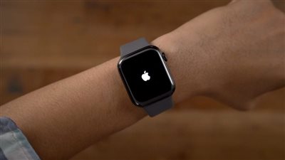 ساعة آبل تكشف ورمًا دماغيًا لامرأة تجاهلت الصداع لأشهر.. تفاصيل 