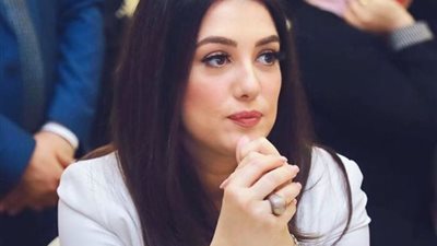 كندة علوش تنعى ضحايا حادث تصادم قطاري سوهاج (تغريدة)