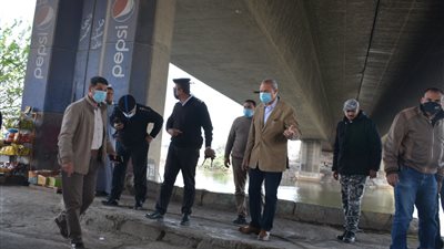 محافظ القليوبية يقوم بجولة بمدن بنها وحي شرق شبرا الخيمة والخصوص لمتابعة النظافة والإشغالات (صور) 