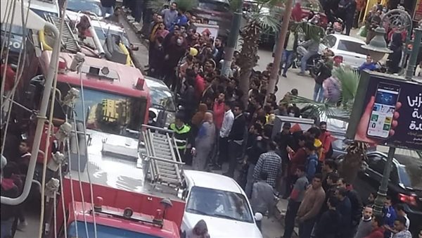 تجمهر المارة 