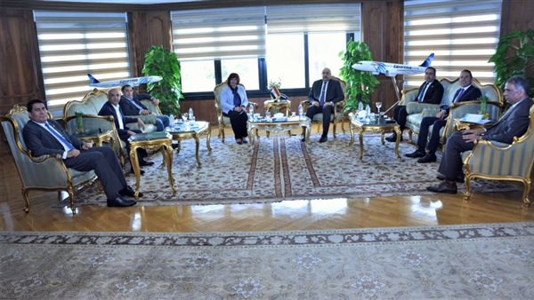 وزير الطيران المدني