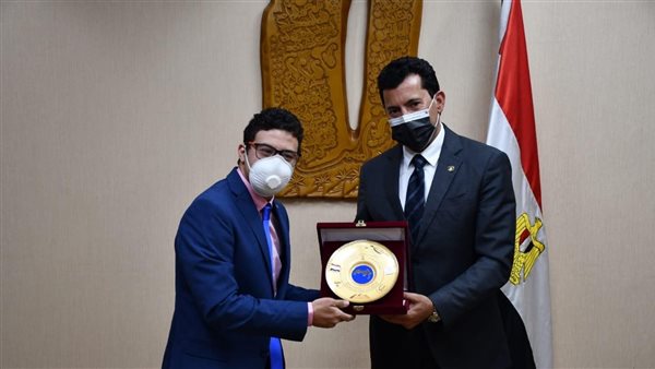 وزير الرياضة يُكرم