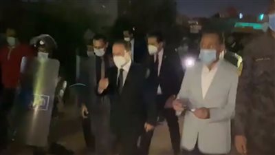 لحظة وصول النائب العام لموقع حادث تصادم قطاري سوهاج (فيديو)