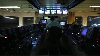 البيت الأبيض يوضح حقيقة المشاركة في تعويم السفينة الجانحة بقناة السويس 