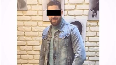 شاب يستغل خلو الشارع من المارة ويتحرش بإحدى الفتيات (فيديو)