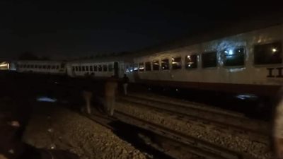 عودة حركة القطارات بشكل جزئي فى اتجاه واحد بعد حادث قطاري سوهاج