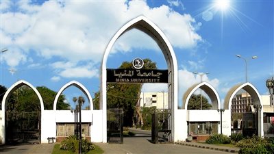 رئيس جامعة المنيا ينعى ضحايا قطاري سوهاج ويوجه برفع حالة الطوارئ بالمستشفيات الجامعية