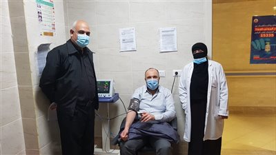 صحة الغربية: 950 من كبار السن وأصحاب الأمراض المزمنة تلقوا لقاح كورونا 