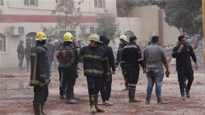 دماء على الأنقاض.. كارثة عقار جسر السويس المنهار في 