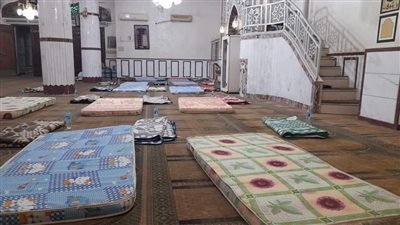 المساجد تفتح أبوابها لمبيت ذوي ضحايا حادث القطارين.. وأهالي طهطا: 