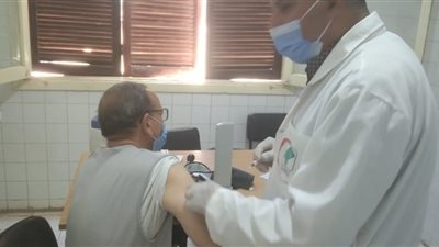 محافظ المنيا: استمرار تطعيم المواطنين بلقاح كورونا