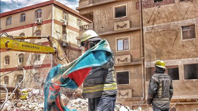 25 صورة ترصد مأساة انهيار عقار جسر السويس 