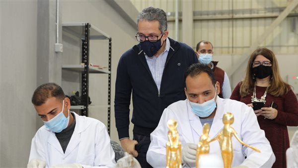 وزير الآثار