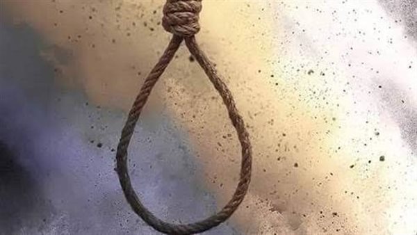 العثور على فتاة مشنوقة