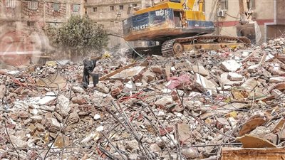 ننشر صور ملاك عقار جسر السويس المنهار  