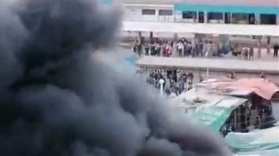 قوات الحماية المدنية تنتقل إلى موقع الحريق بجوار محطة الزقازيق بالشرقية (صور)