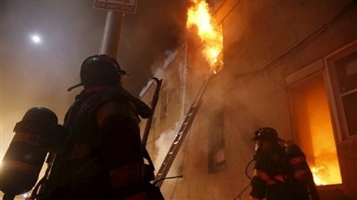 رجل إطفاء يترك حفل خطوبتة عندما سمع جرس الانذار(فيديو)