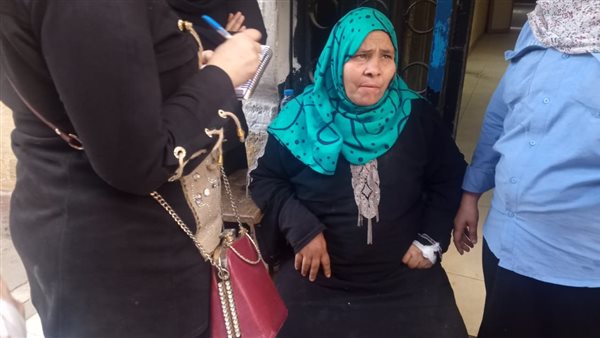 فريق الإغاثة مع السيدة