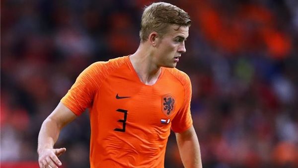 ماتايس دي ليخت مدافع