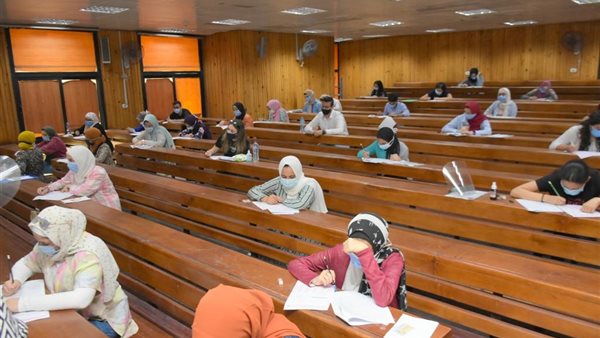 الامتحانات بالجامعات