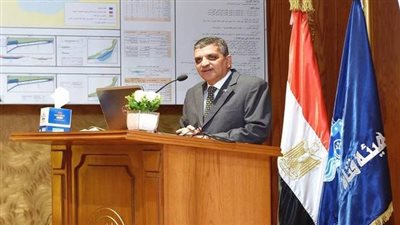 رئيس هيئة قناة السويس: تفريغ السفينة الجانحة صعب جدًا ويستغرق وقتًا طويلًا