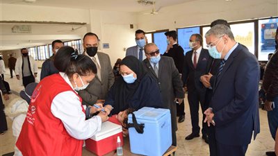  محافظ المنيا يتابع بدء التطعيم بالجرعة الثانية في الحملة القومية ضد شلل الأطفال