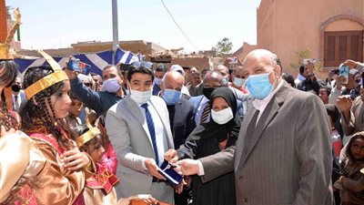 تكلفتها 40 مليون جنيه.. تسليم بيوت الخير إلى الأسر المستحقة بقرية الغريرة بالأقصر