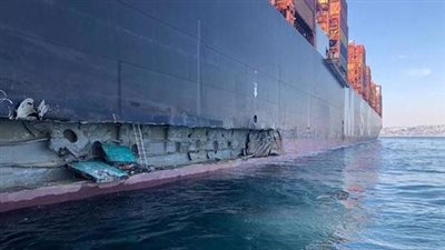 جنوح سفينة MSC ISTANBUL بقناة السويس والدفع بـ 4 قاطرات لتعويمها.. وانتظام حركة الملاحة 