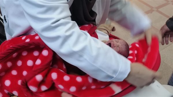 تطعيم أصغر طفل في