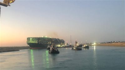 السفينة الجانحة تستعد للإبحار بعد نجاح آخر مناورة بحرية للتعويم