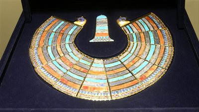 السياحة: منتجات مصنع كنوز المستنسخات الأثرية متاحة من يوم 4 أبريل بمتحف الحضارة (فيديو)