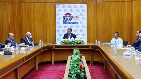 اجتماع الوزير والشركة