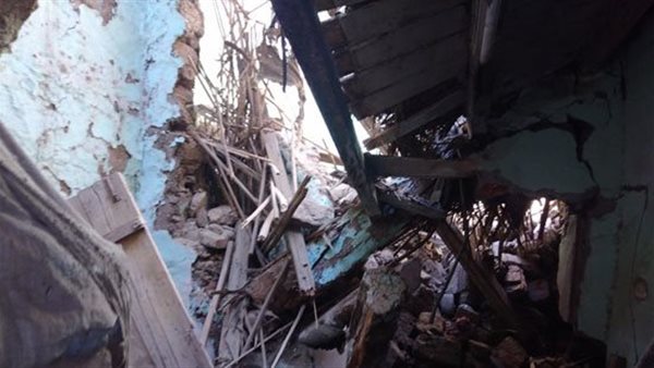 انهيار جزء من عقار