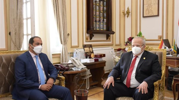 رئيس جامعة القاهرة