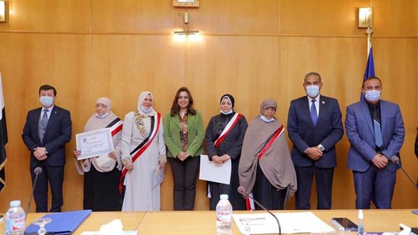 محافظ دمياط تكرم