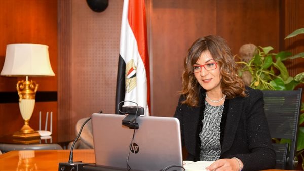 وزيرة الهجرة نبيلة