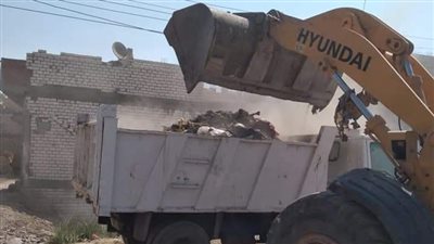 رفع 65 طن مخلفات صلبة وقمامة لتوفير بيئة صحية بالمنيا