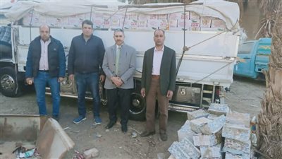 الرقابة التموينية بالفيوم تضبط سيارة محملة بكمية كبيرة من العصائر دون فواتير (صورة)