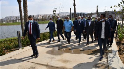 وزير الإسكان: 