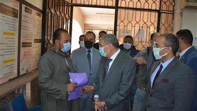 محافظ المنيا يتابع استقبال المراكز التكنولوجية لطلبات التصالح